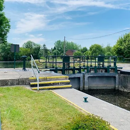 Domaine De Falimont A Labuissiere Апартаменты Merbes-le-Chateau